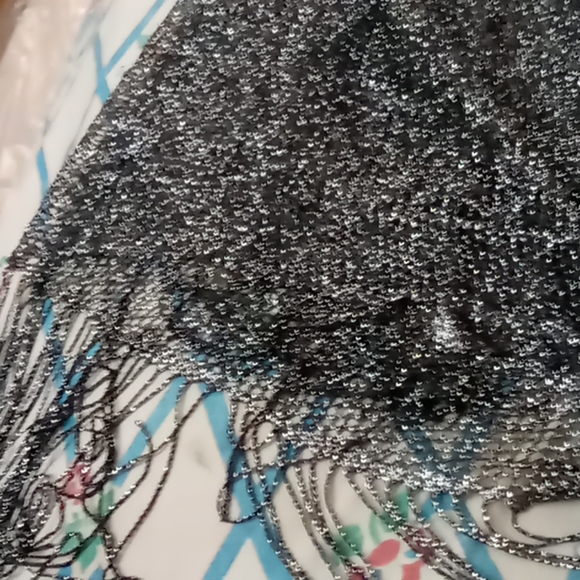 Womens shaw - Picture 2 of 2